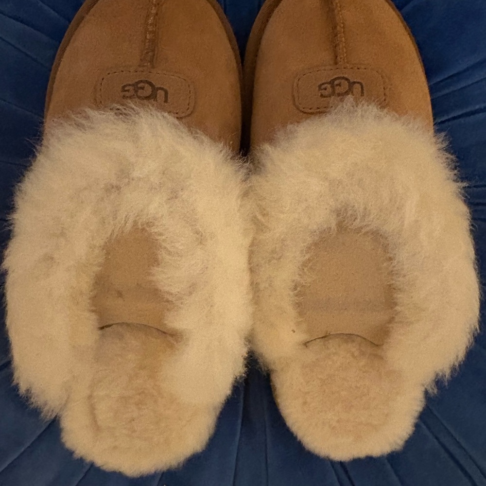 NEW UGG Tan Sheepskin Slippers